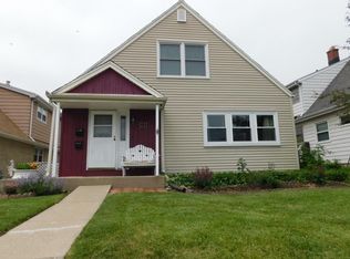 2557 S 60th St, West Allis, WI 53219