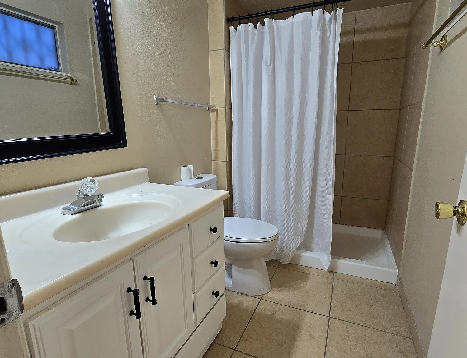 4 bed, 3.5 bath, 2500 sqft, $950 — Photo 4