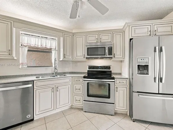 6555 W Broward Blvd APT 309, Plantation, FL 33317