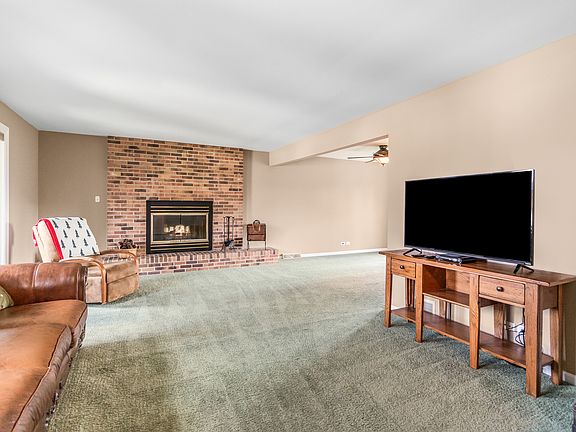4th image of 200 Arrowhead Dr