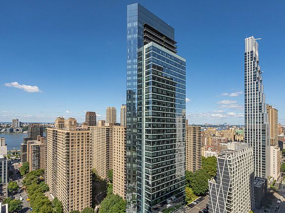 4th image of 3 Lincoln Center Plz Unit 29B