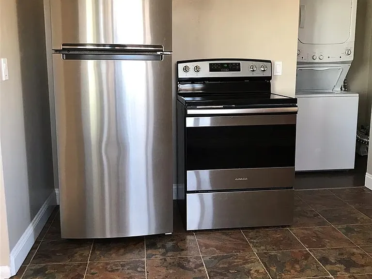 739 S Krameria St — Photo 6