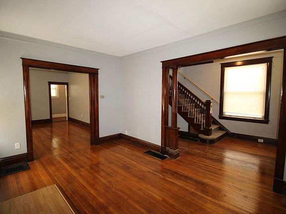 4th image of 2602 Garfield Ave
