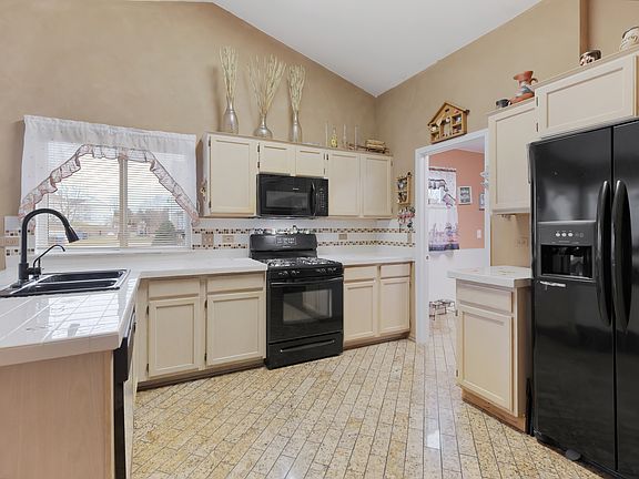 4th image of 1418 Keele Dr