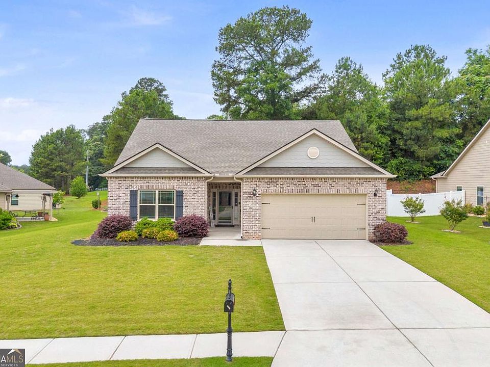 1st image of 817 Hidden Hollow Cir