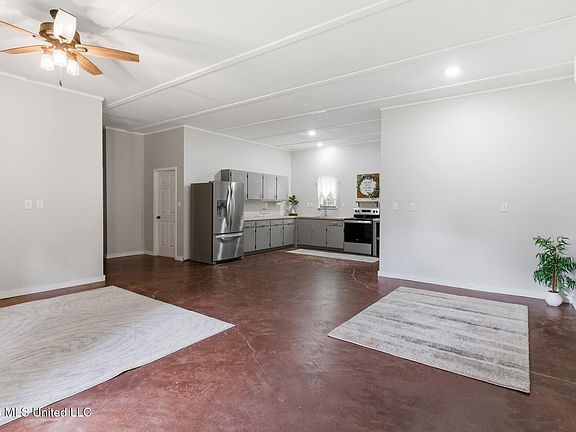 4th image of 218 John Evans Rd