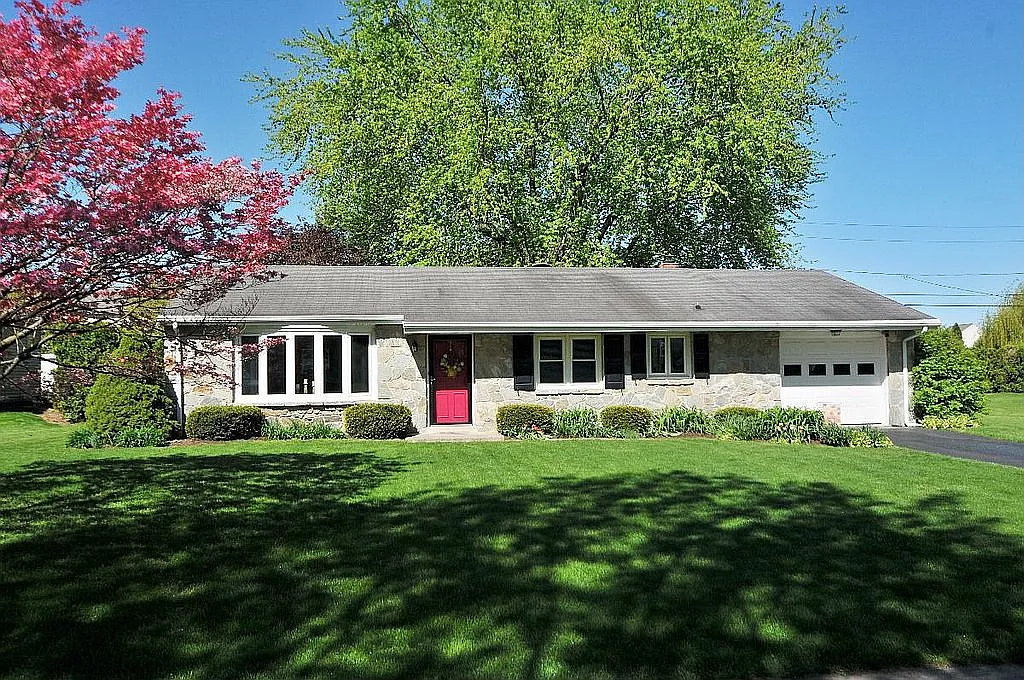 85 Hampton Ln photo 1