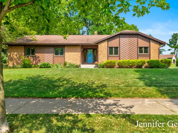 3479 Eastridge Ct NE, Grand Rapids, MI 49525