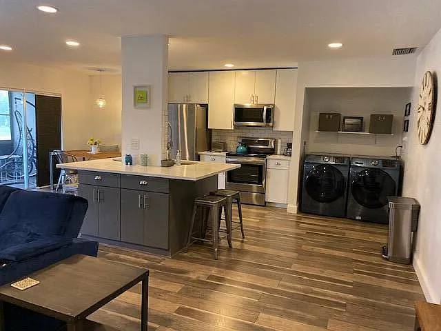 2 bed, 2.0 bath, 1200 sqft, $2,600 — Photo 3