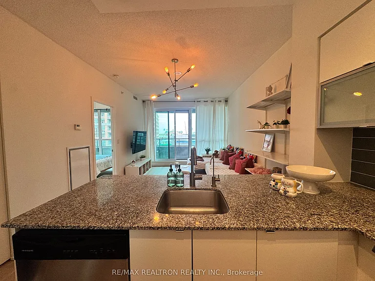 150 E Liberty St #407 — Photo 8