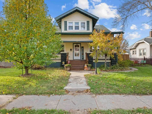 1926 Wilkes Ave, Davenport, IA 52804