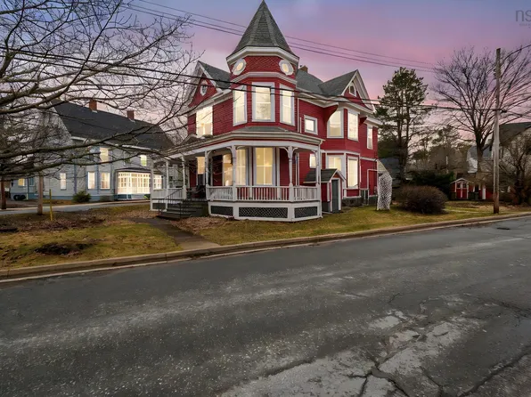 304 Clifton Ave, Windsor, NS B0N 2T0