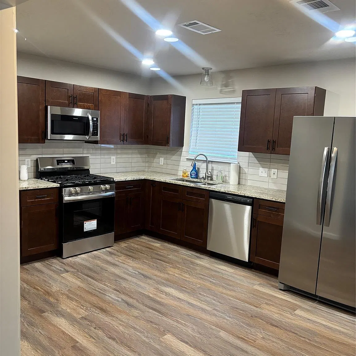 4 bed, 2.5 bath, 2002 sqft, $2,100 — Photo 4