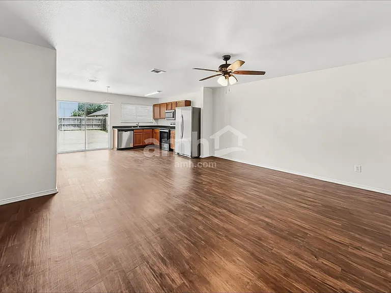 2014 Kingsbridge Dr — Photo 5