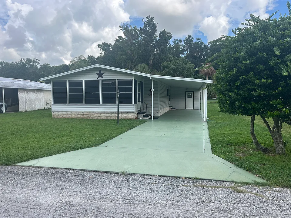 52 Outlet Dr