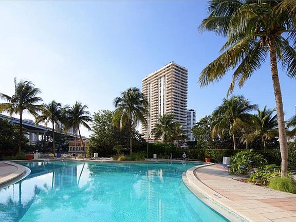 2nd image of 19390 Collins Ave #U416