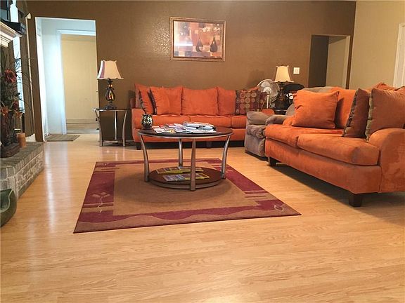 2nd image of 823 Parkside Dr