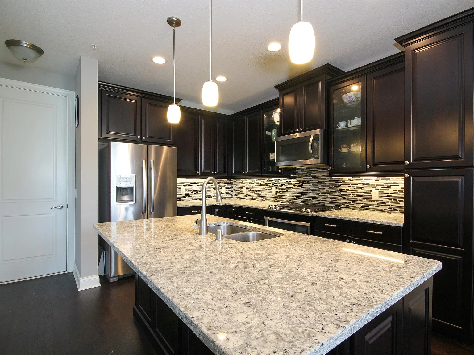 Glassfern Lane, Lakeville (18170) LY KZ1 - 1 — Photo 2