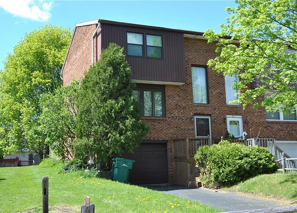 2nd image of 89 Carriage Ct