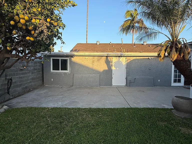 8217 Bradwell Ave — Photo 10