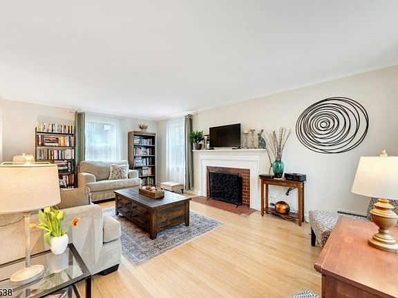 3rd image of 17 Brookdale Rd