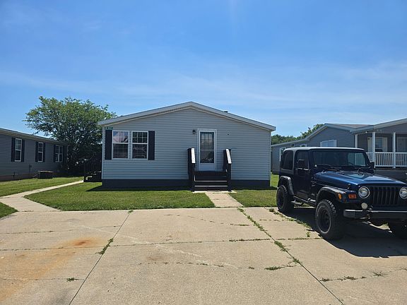 3rd image of 3913 Benjamin Way