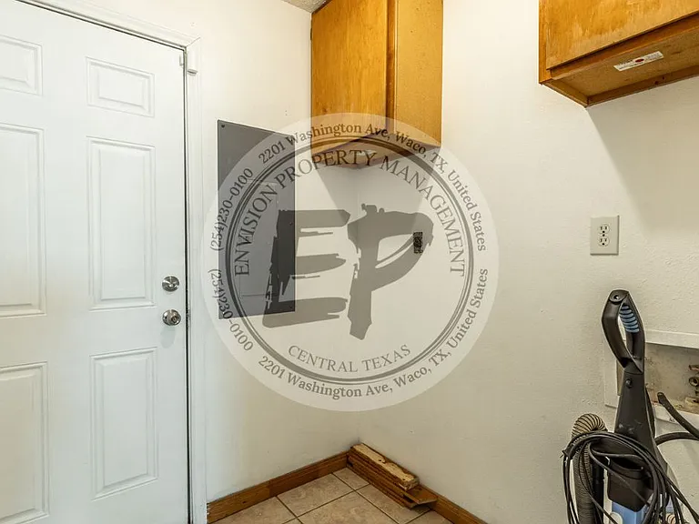 140 County Road 1604 — Photo 5