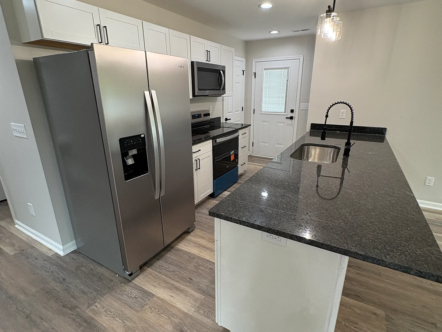 3 bed, 1316 sqft, $1,750 — Photo 3