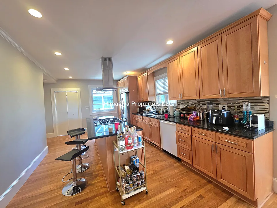 201 College Ave #1