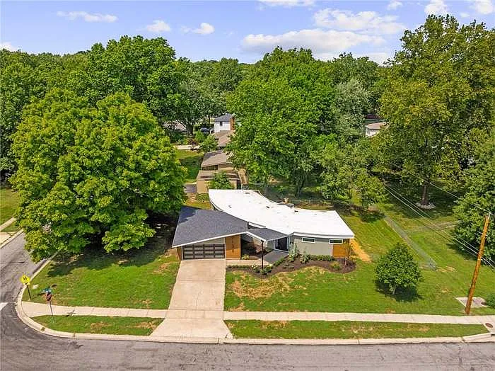 9136 Grant Ln — Photo 4
