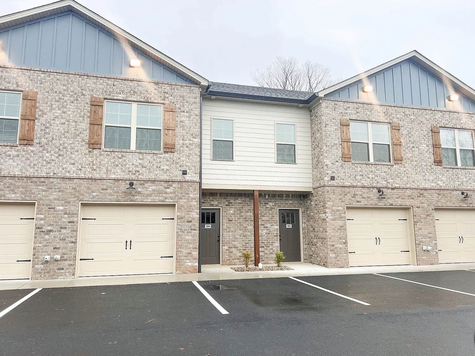 2 bed, 2.5 bath, 1300 sqft, $1,395 — Photo 1