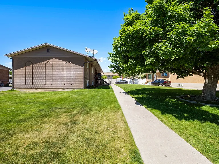 255 E 500 N — Photo 21