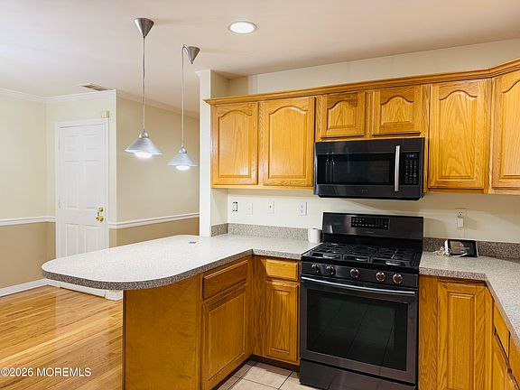 3rd image of 339 Jeffries St