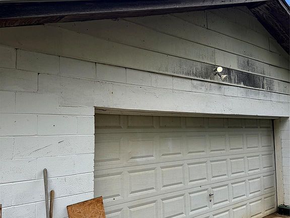 3rd image of 691 Old Balsam Rd
