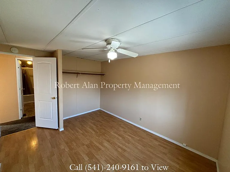 447 SW 5th St — Photo 5