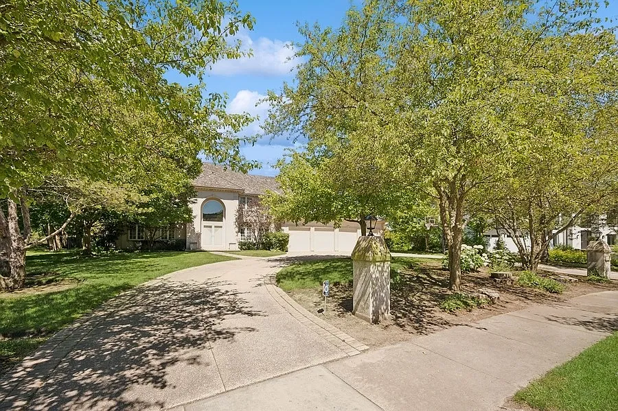 2244 Tennyson Ln photo 1