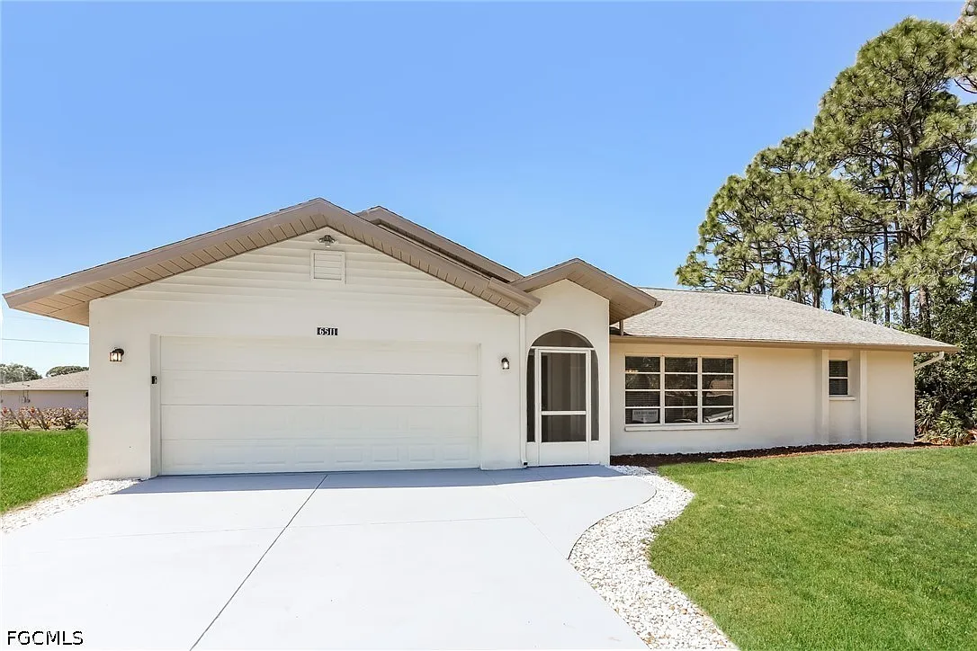 3 bed, 2.0 bath, 1938 sqft, $1,760 — Photo 1