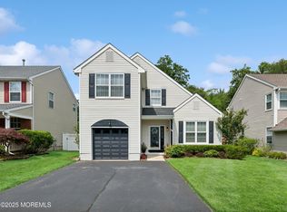 19 Skyline Dr, Hazlet, NJ 07730