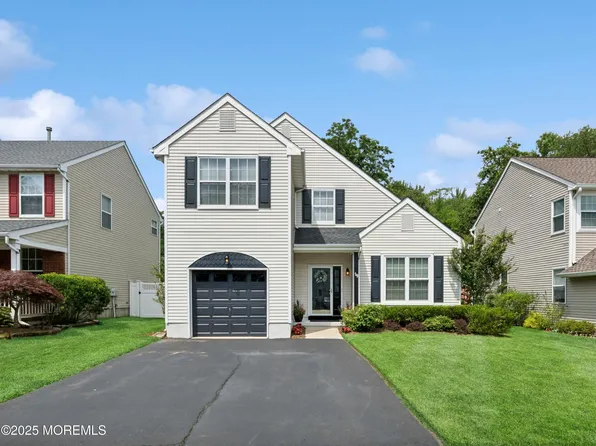 19 Skyline Drive, Hazlet, NJ 07730