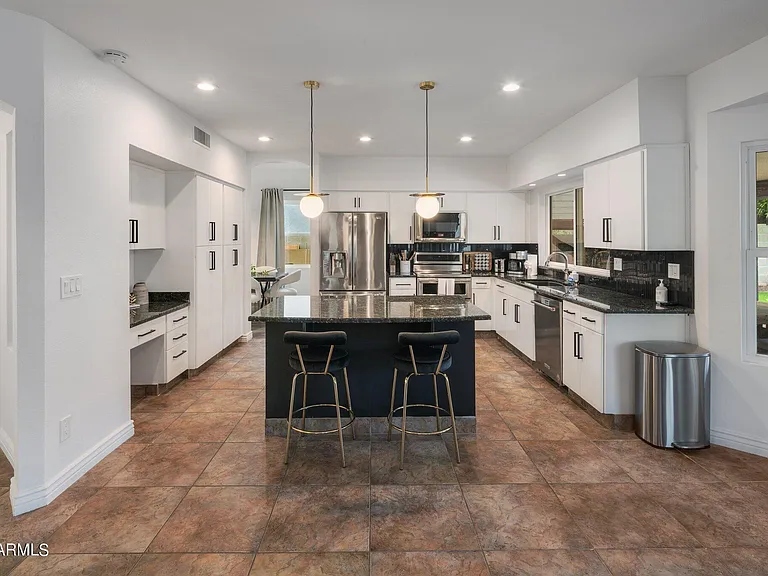 5408 E Kelton Ln — Photo 46