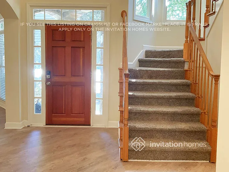 1942 Tristan Dr SE — Photo 2