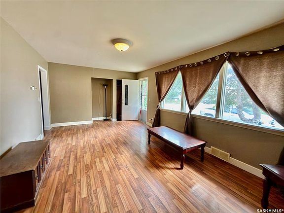 5th image of 119 Taylor STREET S