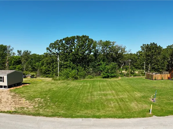 Orchard Dr #18, Gentry, AR 72734