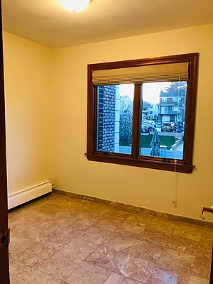 Rented by Zikos Realty Services | media 10