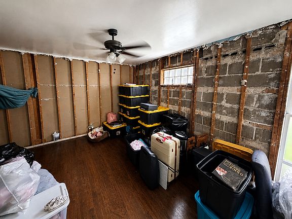 2nd image of 2836 Lombard Ave