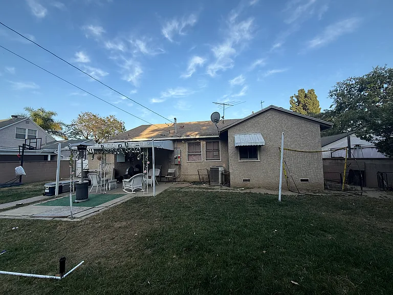 14833 Stanton Ave — Photo 11