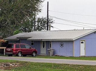 502 S 9th St, Seadrift, TX 77983