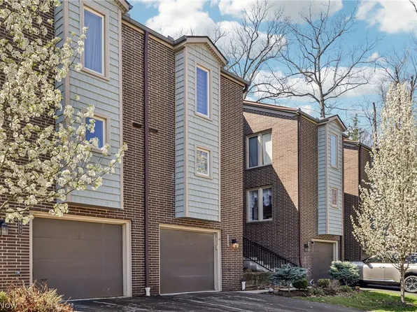 6824 W Fitzwater Rd, Brecksville, OH 44141