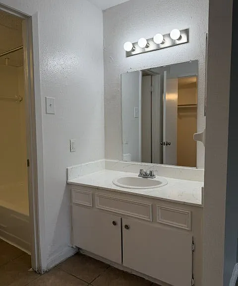 3737 Hillcroft Apartments — Photo 48