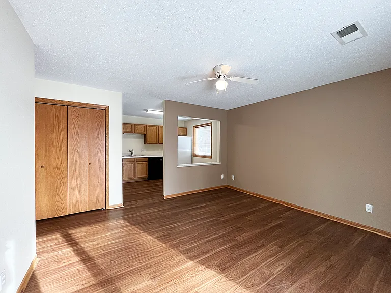 171 W Lind St — Photo 11